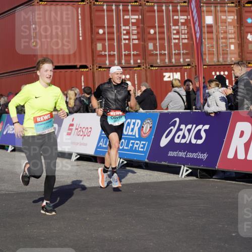 03.10.2025 - Köhlbrandbrückenlauf Michael Burmester http://msf.ph/oto/8997167 03.10.2025 10:01:02 Ziel 1110, 1115, 1176, 1517, 1602, 2587, 3091, 3458 meine-sportfotos.de