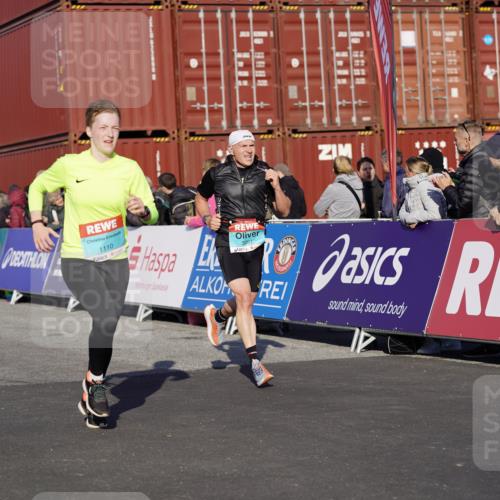 03.10.2025 - Köhlbrandbrückenlauf Michael Burmester http://msf.ph/oto/8997170 03.10.2025 10:01:02 Ziel 1110, 1115, 1176, 1517, 1602, 2587, 3091, 3458 meine-sportfotos.de