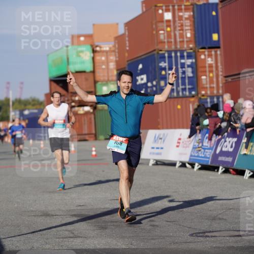 03.10.2025 - Köhlbrandbrückenlauf Michael Burmester http://msf.ph/oto/8997177 03.10.2025 10:01:04 Ziel 1110, 1115, 1176, 1517, 1602, 3091, 3458 meine-sportfotos.de