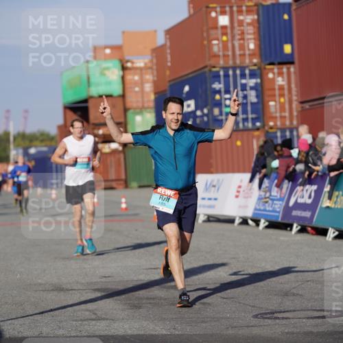 03.10.2025 - Köhlbrandbrückenlauf Michael Burmester http://msf.ph/oto/8997180 03.10.2025 10:01:04 Ziel 1110, 1115, 1176, 1517, 1602, 3091, 3458 meine-sportfotos.de