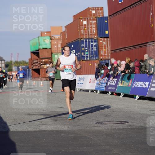 03.10.2025 - Köhlbrandbrückenlauf Michael Burmester http://msf.ph/oto/8997189 03.10.2025 10:01:06 Ziel 1110, 1115, 1176, 1517, 1602, 3091, 3458 meine-sportfotos.de