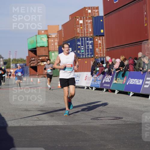 03.10.2025 - Köhlbrandbrückenlauf Michael Burmester http://msf.ph/oto/8997192 03.10.2025 10:01:06 Ziel 1110, 1115, 1176, 1517, 1602, 3091, 3458 meine-sportfotos.de