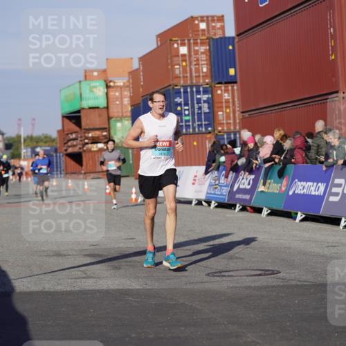 03.10.2025 - Köhlbrandbrückenlauf Michael Burmester http://msf.ph/oto/8997195 03.10.2025 10:01:07 Ziel 1110, 1115, 1176, 1517, 3091, 3458, 3817 meine-sportfotos.de
