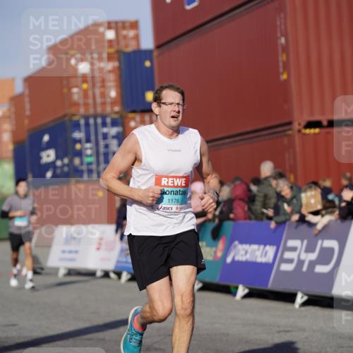 03.10.2025 - Köhlbrandbrückenlauf Michael Burmester http://msf.ph/oto/8997202 03.10.2025 10:01:07 Ziel 1110, 1115, 1176, 1517, 3091, 3458, 3817 meine-sportfotos.de