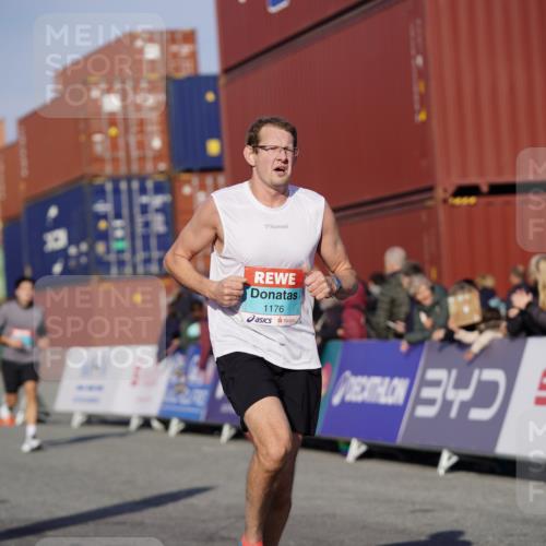 03.10.2025 - Köhlbrandbrückenlauf Michael Burmester http://msf.ph/oto/8997205 03.10.2025 10:01:08 Ziel 1110, 1115, 1157, 1176, 3091, 3817 meine-sportfotos.de