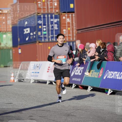 03.10.2025 - Köhlbrandbrückenlauf Michael Burmester http://msf.ph/oto/8997216 03.10.2025 10:01:09 Ziel 1115, 1122, 1157, 1176, 3817 meine-sportfotos.de