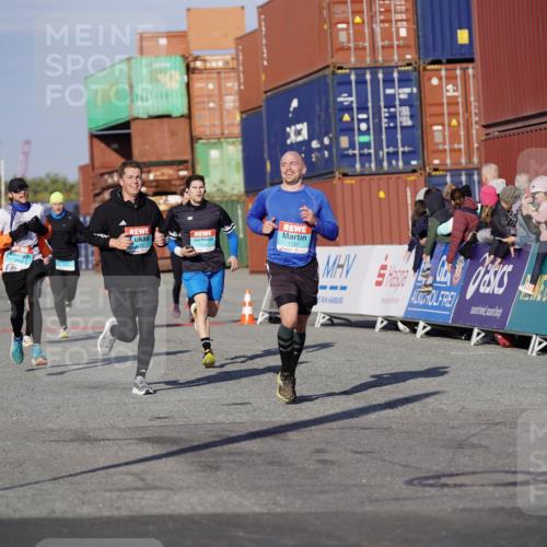 03.10.2025 - Köhlbrandbrückenlauf Michael Burmester http://msf.ph/oto/8997228 03.10.2025 10:01:12 Ziel 1115, 1122, 1157, 1176, 1316, 2940, 3164, 3204, 3817 meine-sportfotos.de