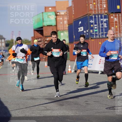 03.10.2025 - Köhlbrandbrückenlauf Michael Burmester http://msf.ph/oto/8997231 03.10.2025 10:01:13 Ziel 1122, 1157, 1176, 1316, 1368, 2940, 3164, 3204, 3817 meine-sportfotos.de