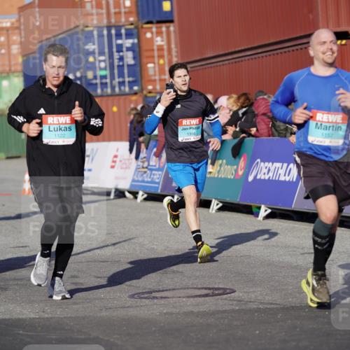 03.10.2025 - Köhlbrandbrückenlauf Michael Burmester http://msf.ph/oto/8997247 03.10.2025 10:01:14 Ziel 1122, 1157, 1176, 1316, 1368, 2940, 3164, 3204, 3817 meine-sportfotos.de