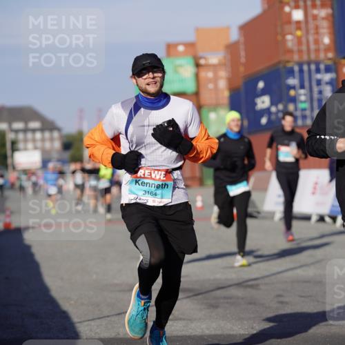 03.10.2025 - Köhlbrandbrückenlauf Michael Burmester http://msf.ph/oto/8997253 03.10.2025 10:01:15 Ziel 1122, 1157, 1316, 1368, 2940, 3164, 3204, 3817 meine-sportfotos.de