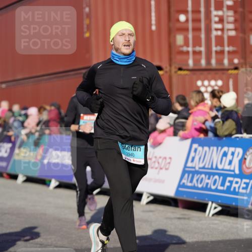 03.10.2025 - Köhlbrandbrückenlauf Michael Burmester http://msf.ph/oto/8997259 03.10.2025 10:01:18 Ziel 1122, 1157, 1316, 1368, 2940, 3164, 3204, 3454, 3817 meine-sportfotos.de