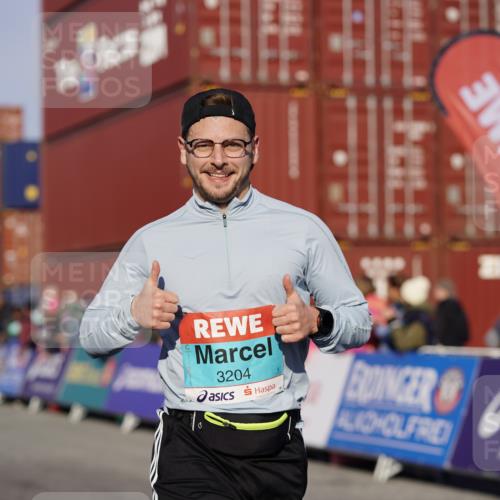 03.10.2025 - Köhlbrandbrückenlauf Michael Burmester http://msf.ph/oto/8997268 03.10.2025 10:01:19 Ziel 1122, 1157, 1316, 1368, 2940, 3164, 3204, 3454, 3817 meine-sportfotos.de
