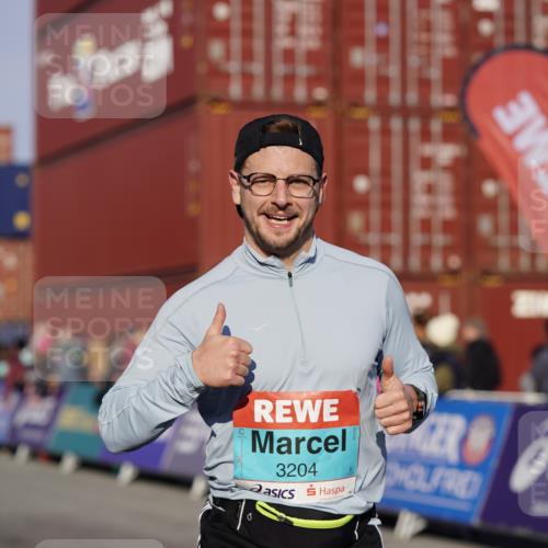03.10.2025 - Köhlbrandbrückenlauf Michael Burmester http://msf.ph/oto/8997271 03.10.2025 10:01:19 Ziel 1122, 1157, 1316, 1368, 2940, 3164, 3204, 3454, 3817 meine-sportfotos.de
