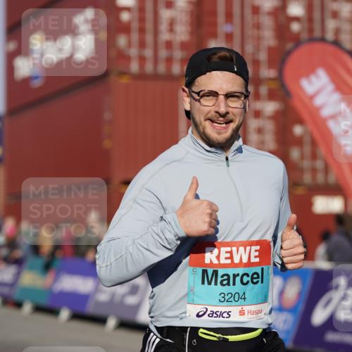 03.10.2025 - Köhlbrandbrückenlauf Michael Burmester http://msf.ph/oto/8997273 03.10.2025 10:01:19 Ziel 1122, 1157, 1316, 1368, 2940, 3164, 3204, 3454, 3817 meine-sportfotos.de