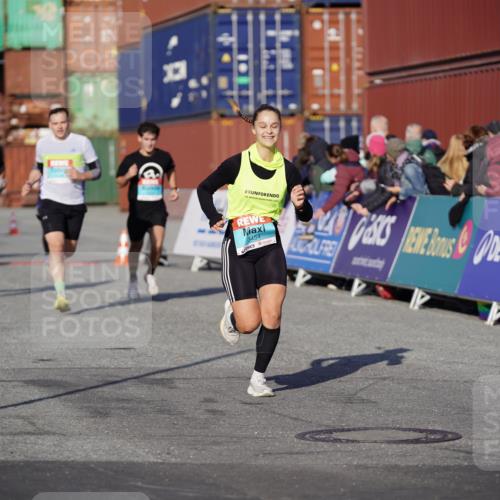 03.10.2025 - Köhlbrandbrückenlauf Michael Burmester http://msf.ph/oto/8997277 03.10.2025 10:01:21 Ziel 1021, 1122, 1146, 1226, 1316, 1368, 2901, 2940, 3164, 3204, 3454 meine-sportfotos.de