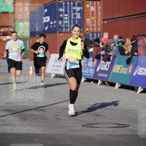 03.10.2025 - Köhlbrandbrückenlauf Michael Burmester http://msf.ph/oto/8997280 03.10.2025 10:01:21 Ziel 1021, 1122, 1146, 1226, 1316, 1368, 2901, 2940, 3164, 3204, 3454 meine-sportfotos.de