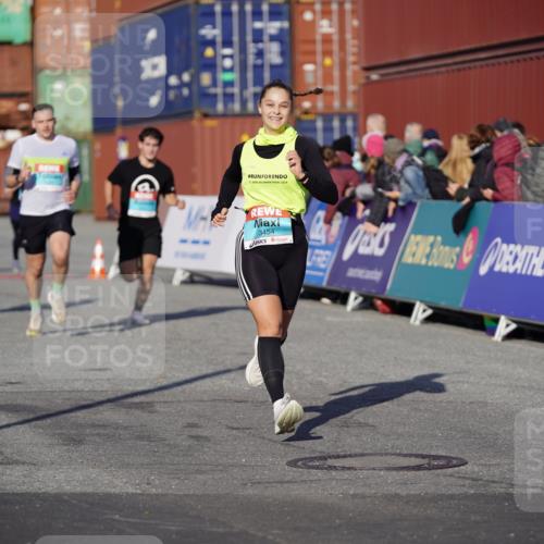 03.10.2025 - Köhlbrandbrückenlauf Michael Burmester http://msf.ph/oto/8997282 03.10.2025 10:01:21 Ziel 1021, 1122, 1146, 1226, 1316, 1368, 2901, 2940, 3164, 3204, 3454 meine-sportfotos.de