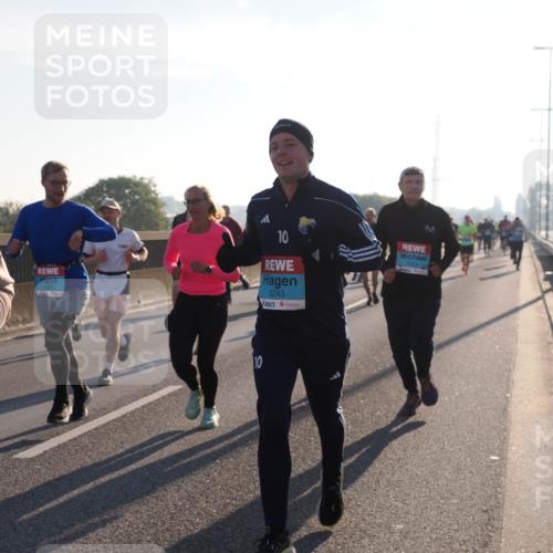 03.10.2025 - Köhlbrandbrückenlauf Fabian Wolf http://msf.ph/oto/8997292 03.10.2025 09:14:36 Position 3 10, 3243, 1133 meine-sportfotos.de