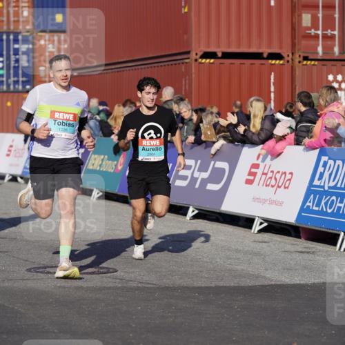 03.10.2025 - Köhlbrandbrückenlauf Michael Burmester http://msf.ph/oto/8997293 03.10.2025 10:01:24 Ziel 1021, 1146, 1226, 1368, 2901, 2940, 3204, 3454, 3568, 3813 meine-sportfotos.de