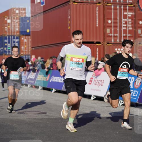 03.10.2025 - Köhlbrandbrückenlauf Michael Burmester http://msf.ph/oto/8997300 03.10.2025 10:01:24 Ziel 1021, 1146, 1226, 1368, 2901, 2940, 3204, 3454, 3568, 3813 meine-sportfotos.de