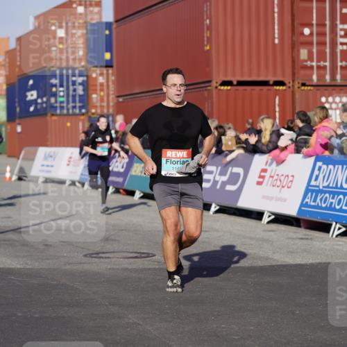 03.10.2025 - Köhlbrandbrückenlauf Michael Burmester http://msf.ph/oto/8997306 03.10.2025 10:01:25 Ziel 1021, 1146, 1226, 1368, 1396, 2901, 3454, 3568, 3813 meine-sportfotos.de
