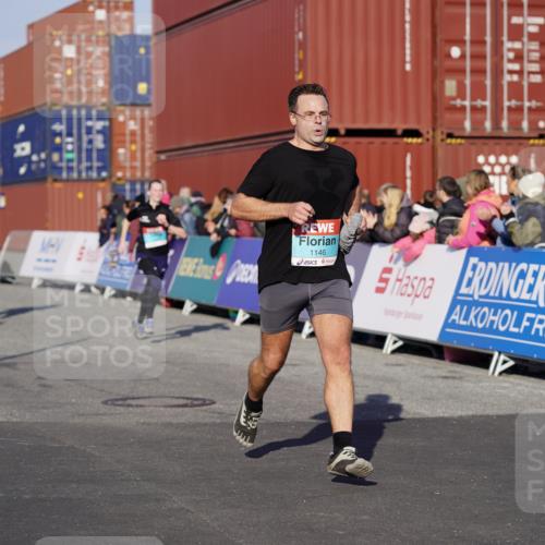 03.10.2025 - Köhlbrandbrückenlauf Michael Burmester http://msf.ph/oto/8997313 03.10.2025 10:01:26 Ziel 1021, 1146, 1226, 1396, 2901, 3454, 3568, 3813 meine-sportfotos.de