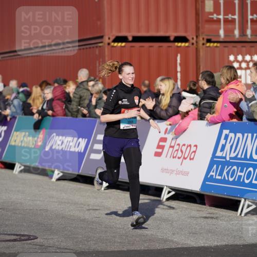 03.10.2025 - Köhlbrandbrückenlauf Michael Burmester http://msf.ph/oto/8997316 03.10.2025 10:01:27 Ziel 1021, 1146, 1226, 1396, 2901, 3454, 3568, 3813 meine-sportfotos.de