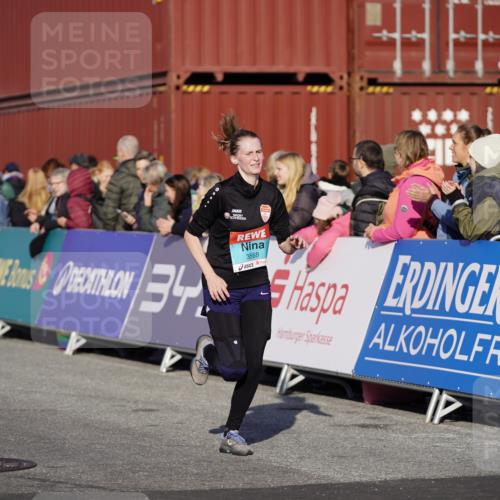 03.10.2025 - Köhlbrandbrückenlauf Michael Burmester http://msf.ph/oto/8997319 03.10.2025 10:01:27 Ziel 1021, 1146, 1226, 1396, 2901, 3454, 3568, 3813 meine-sportfotos.de