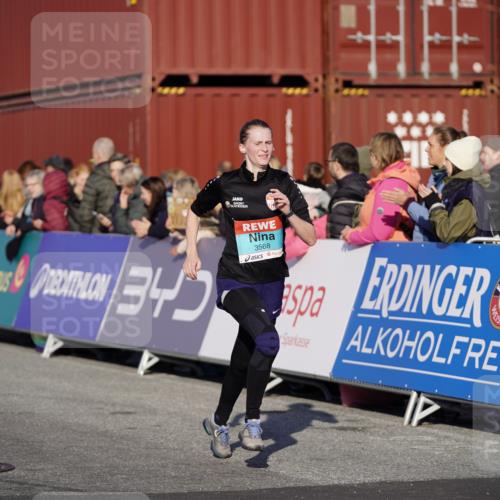 03.10.2025 - Köhlbrandbrückenlauf Michael Burmester http://msf.ph/oto/8997322 03.10.2025 10:01:27 Ziel 1021, 1146, 1226, 1396, 2901, 3454, 3568, 3813 meine-sportfotos.de
