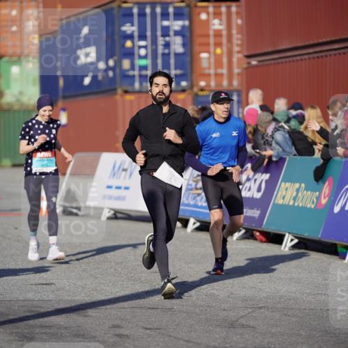 03.10.2025 - Köhlbrandbrückenlauf Michael Burmester http://msf.ph/oto/8997367 03.10.2025 10:01:33 Ziel 1021, 1043, 1279, 1396, 1526, 2694, 2979, 3568, 3813 meine-sportfotos.de