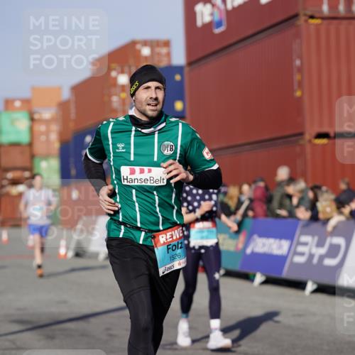 03.10.2025 - Köhlbrandbrückenlauf Michael Burmester http://msf.ph/oto/8997380 03.10.2025 10:01:35 Ziel 1043, 1279, 1396, 1526, 2694, 2857, 2979, 3403, 3568, 3813 meine-sportfotos.de