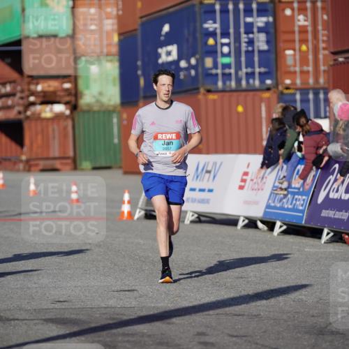 03.10.2025 - Köhlbrandbrückenlauf Michael Burmester http://msf.ph/oto/8997390 03.10.2025 10:01:37 Ziel 1043, 1279, 1396, 1526, 2694, 2857, 2979, 3403 meine-sportfotos.de