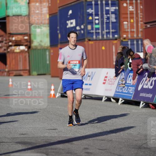 03.10.2025 - Köhlbrandbrückenlauf Michael Burmester http://msf.ph/oto/8997395 03.10.2025 10:01:37 Ziel 1043, 1279, 1396, 1526, 2694, 2857, 2979, 3403 meine-sportfotos.de