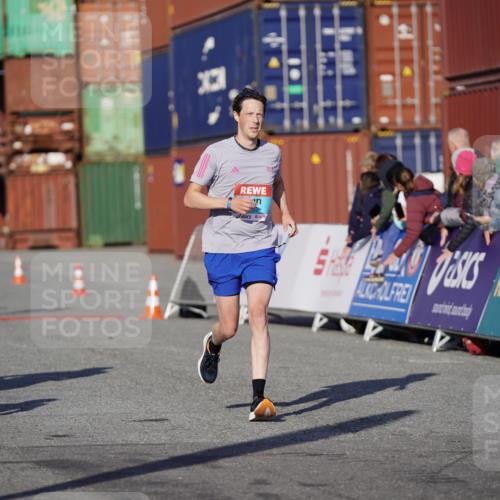 03.10.2025 - Köhlbrandbrückenlauf Michael Burmester http://msf.ph/oto/8997399 03.10.2025 10:01:37 Ziel 1043, 1279, 1396, 1526, 2694, 2857, 2979, 3403 meine-sportfotos.de