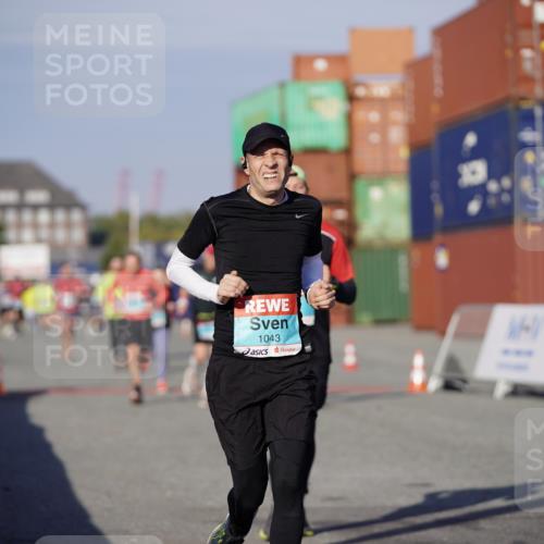 03.10.2025 - Köhlbrandbrückenlauf Michael Burmester http://msf.ph/oto/8997409 03.10.2025 10:01:39 Ziel 1043, 1165, 1279, 1526, 2694, 2857, 2979, 3263, 3264, 3403 meine-sportfotos.de