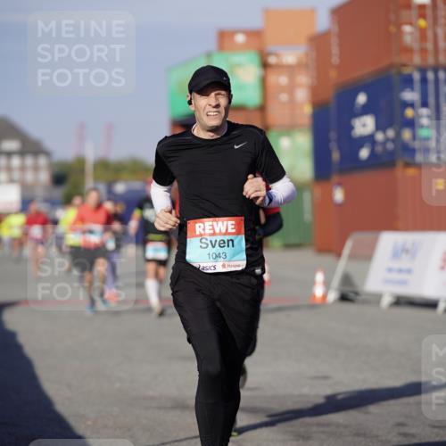03.10.2025 - Köhlbrandbrückenlauf Michael Burmester http://msf.ph/oto/8997415 03.10.2025 10:01:39 Ziel 1043, 1165, 1279, 1526, 2694, 2857, 2979, 3263, 3264, 3403 meine-sportfotos.de