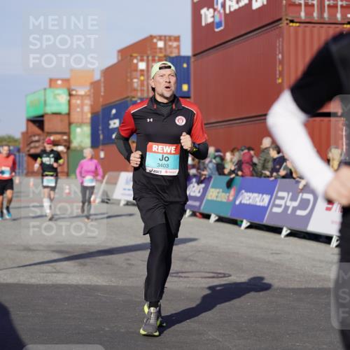 03.10.2025 - Köhlbrandbrückenlauf Michael Burmester http://msf.ph/oto/8997418 03.10.2025 10:01:41 Ziel 1043, 1165, 1284, 1526, 2694, 2857, 2979, 3263, 3264, 3403 meine-sportfotos.de