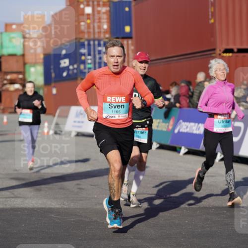 03.10.2025 - Köhlbrandbrückenlauf Michael Burmester http://msf.ph/oto/8997453 03.10.2025 10:01:44 Ziel 1043, 1165, 1284, 2857, 2889, 3263, 3264, 3403 meine-sportfotos.de