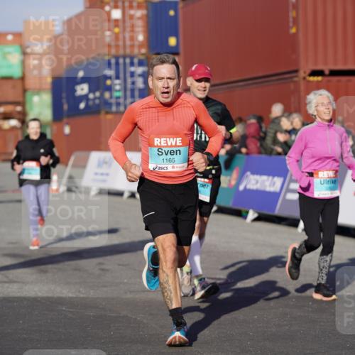 03.10.2025 - Köhlbrandbrückenlauf Michael Burmester http://msf.ph/oto/8997459 03.10.2025 10:01:45 Ziel 1043, 1165, 1273, 1284, 1767, 2857, 2889, 3263, 3264, 3403 meine-sportfotos.de