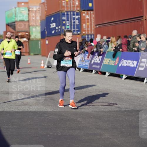 03.10.2025 - Köhlbrandbrückenlauf Michael Burmester http://msf.ph/oto/8997469 03.10.2025 10:01:46 Ziel 1165, 1194, 1273, 1284, 1767, 2857, 2889, 3263, 3264, 3403 meine-sportfotos.de