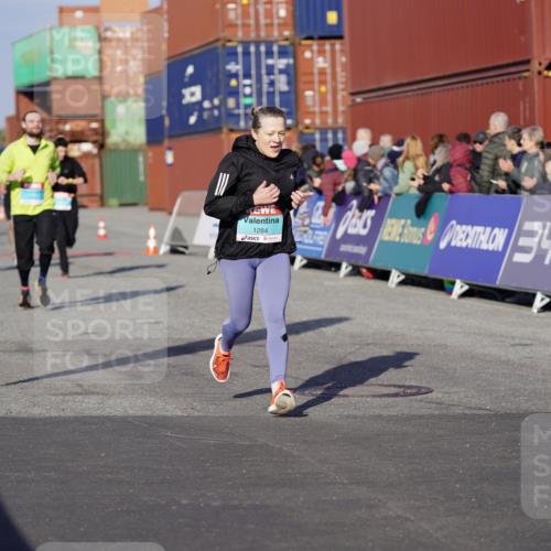 03.10.2025 - Köhlbrandbrückenlauf Michael Burmester http://msf.ph/oto/8997474 03.10.2025 10:01:46 Ziel 1165, 1194, 1273, 1284, 1767, 2857, 2889, 3263, 3264, 3403 meine-sportfotos.de