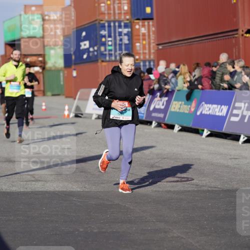 03.10.2025 - Köhlbrandbrückenlauf Michael Burmester http://msf.ph/oto/8997479 03.10.2025 10:01:46 Ziel 1165, 1194, 1273, 1284, 1767, 2857, 2889, 3263, 3264, 3403 meine-sportfotos.de