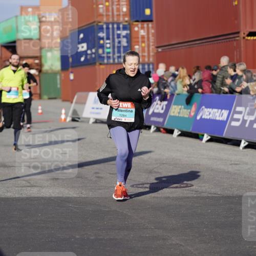 03.10.2025 - Köhlbrandbrückenlauf Michael Burmester http://msf.ph/oto/8997483 03.10.2025 10:01:46 Ziel 1165, 1194, 1273, 1284, 1767, 2857, 2889, 3263, 3264, 3403 meine-sportfotos.de
