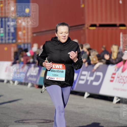 03.10.2025 - Köhlbrandbrückenlauf Michael Burmester http://msf.ph/oto/8997488 03.10.2025 10:01:47 Ziel 1165, 1194, 1273, 1284, 1767, 2889, 3263, 3264 meine-sportfotos.de