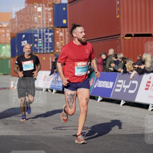 03.10.2025 - Köhlbrandbrückenlauf Michael Burmester http://msf.ph/oto/8997543 03.10.2025 10:01:51 Ziel 1165, 1194, 1273, 1284, 1767, 2843, 2889, 3263, 3264 meine-sportfotos.de