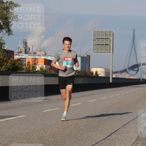 03.10.2025 - Köhlbrandbrückenlauf Luisa Fischer http://msf.ph/oto/8997545 03.10.2025 10:35:32 Position 3 3782 meine-sportfotos.de