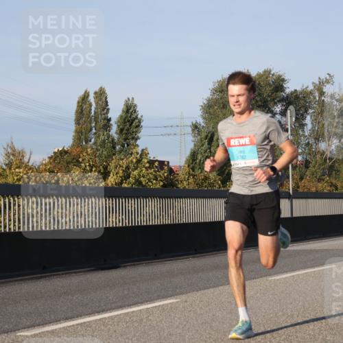 03.10.2025 - Köhlbrandbrückenlauf Luisa Fischer http://msf.ph/oto/8997565 03.10.2025 10:35:35 Position 3 3782 meine-sportfotos.de