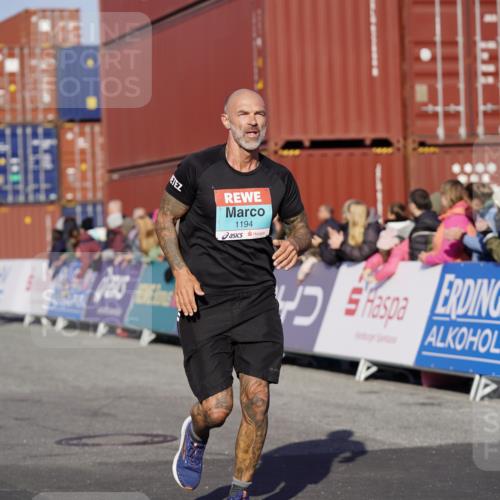 03.10.2025 - Köhlbrandbrückenlauf Michael Burmester http://msf.ph/oto/8997567 03.10.2025 10:01:53 Ziel 1182, 1194, 1273, 1474, 1767, 2843, 2889, 3118 meine-sportfotos.de