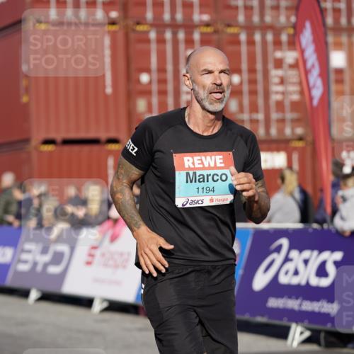 03.10.2025 - Köhlbrandbrückenlauf Michael Burmester http://msf.ph/oto/8997583 03.10.2025 10:01:54 Ziel 1182, 1194, 1273, 1474, 1767, 2843, 2889, 3118, 3444 meine-sportfotos.de