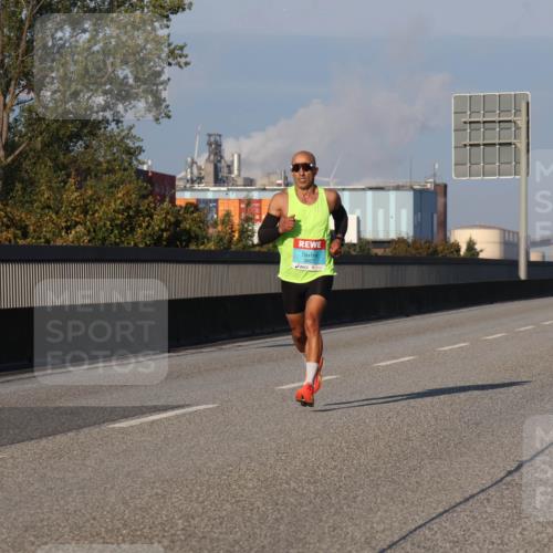 03.10.2025 - Köhlbrandbrückenlauf Luisa Fischer http://msf.ph/oto/8997604 03.10.2025 10:36:03 Position 3 3807 meine-sportfotos.de